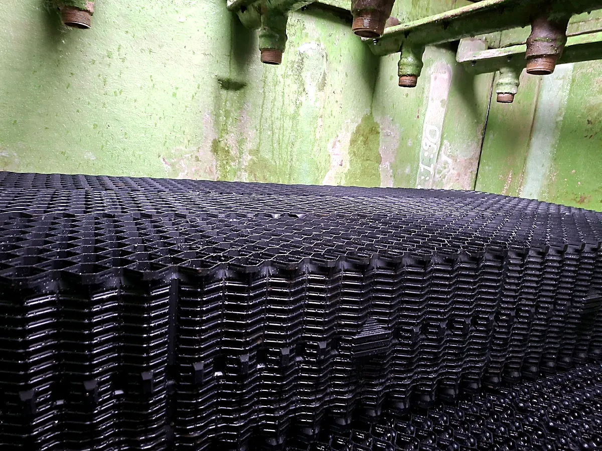 Relleno evaporativo nuevo bajo las toberas